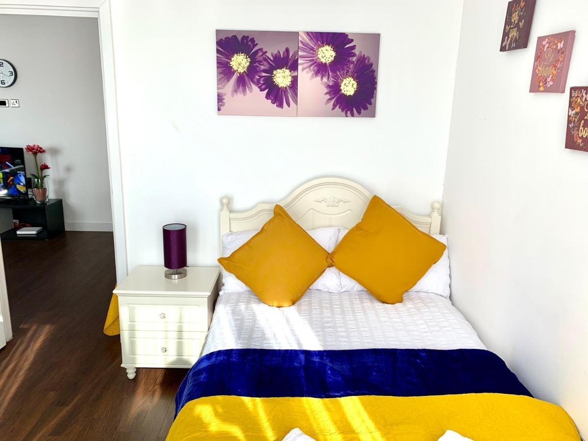 2-bedrooms Apartment, Lounge, Balcony Appartement Londen