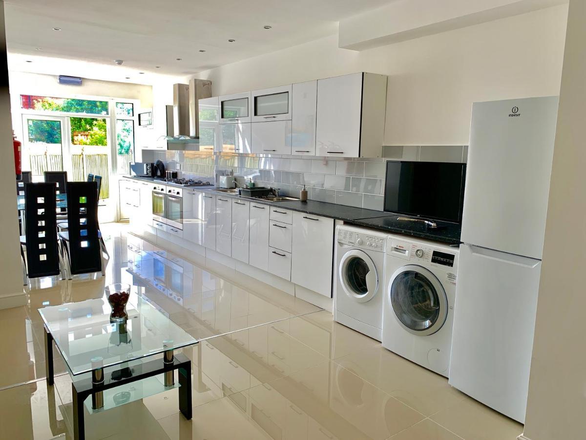 Spacious 2 Bedrooms 2 Baths With Garden And Parking Lejlighed *