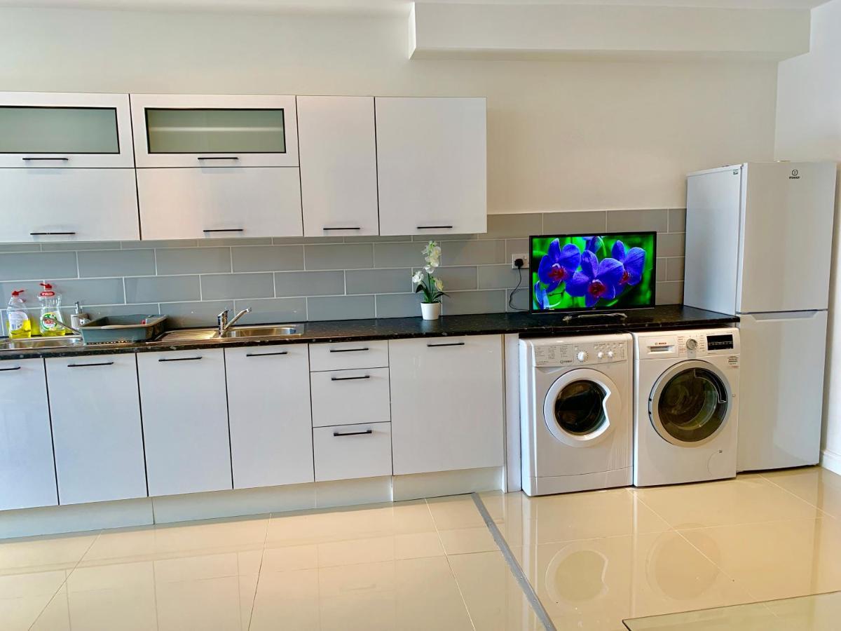 Lejlighed Spacious 2 Bedrooms 2 Baths With Garden And Parking *