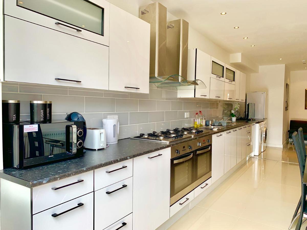 Spacious 2 Bedrooms 2 Baths With Garden And Parking Lejlighed *