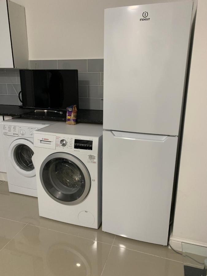Spacious 2 Bedrooms 2 Baths With Garden And Parking Lejlighed *