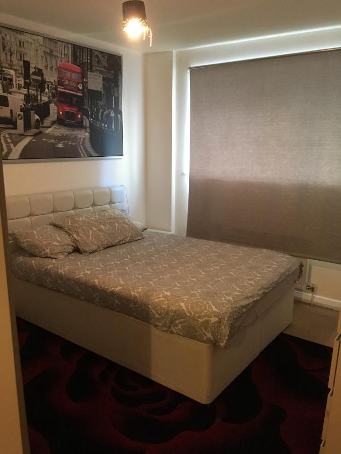 1 Bed Near Canary Wharf Centre Londra