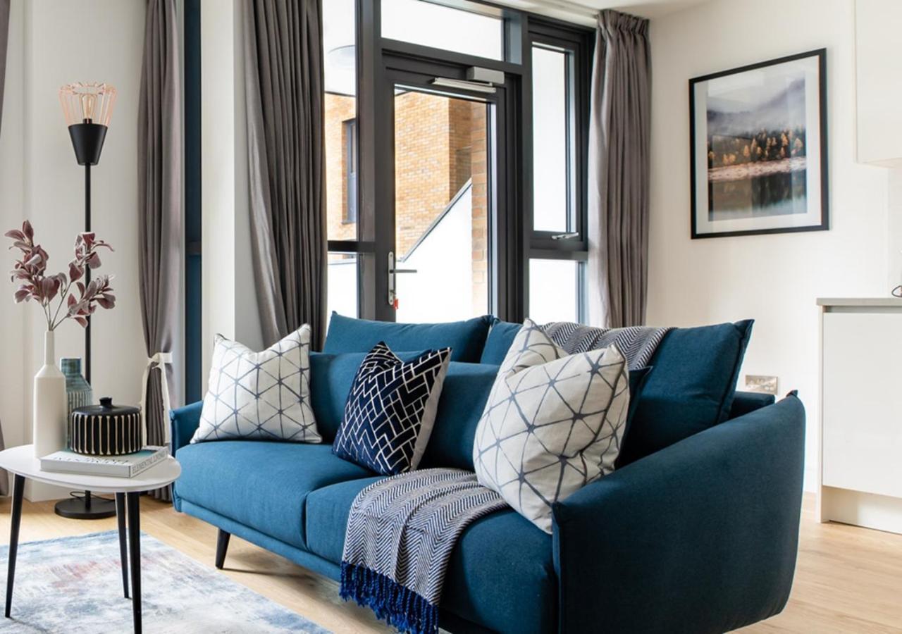 Contemporary Apartments, Wembley - Sk Londra