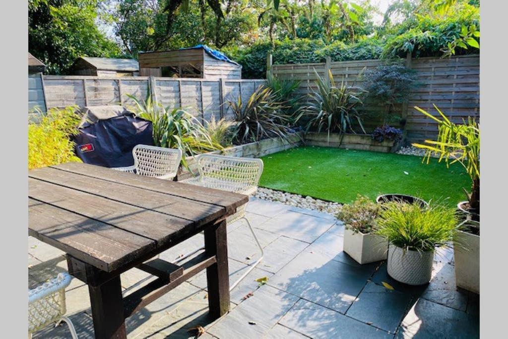 Stunning, Stylish Garden Flat In The Heart Of Wimbledon Apartment *