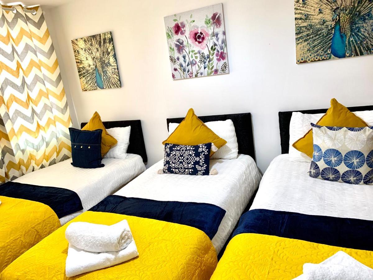 2 Bedrooms, Seperate Recption, Full Kitchen, Free Parking Apartment