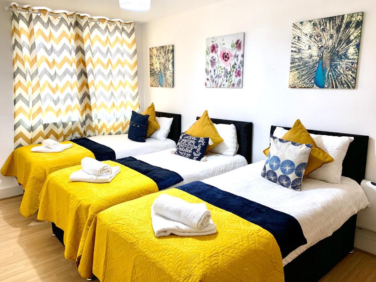 2 Bedrooms, Seperate Recption, Full Kitchen, Free Parking Londen