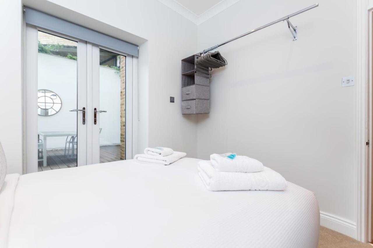 Caledonian - Bright One-bedroom With Private Decked Garden London