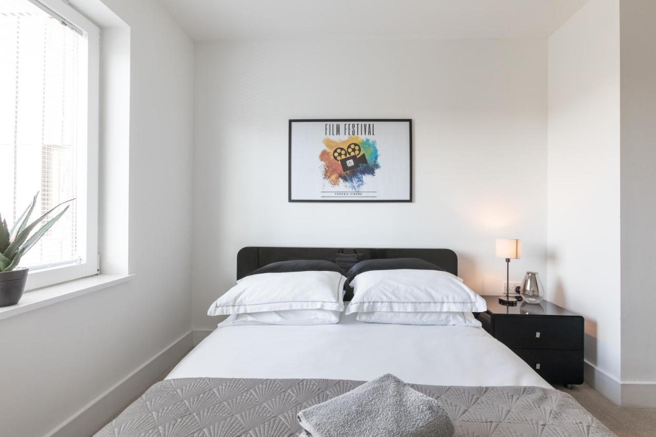 Luxury 2-bed Flat Parking And Close To The Tube Lejlighed