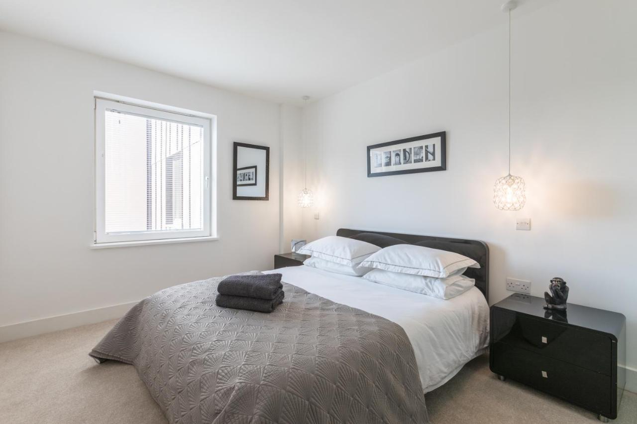 Luxury 2-bed Flat Parking And Close To The Tube Lejlighed