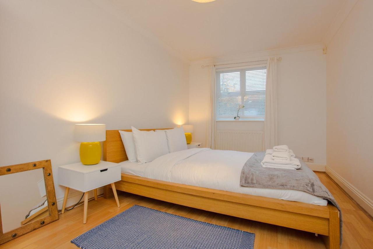 Contemporary 1bedroom Flat In Camberwell Oval London
