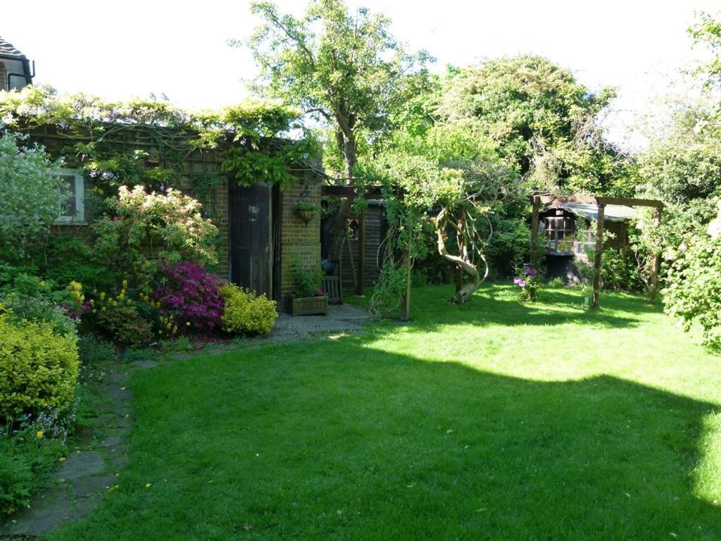 Iolanthe Bed & Breakfast 4*