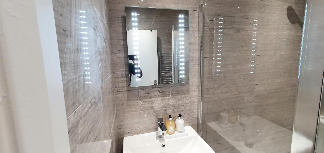 Garland Stylish 2 In Greater Appartement