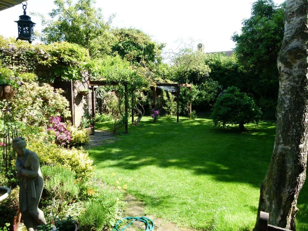 Iolanthe Bed & Breakfast London