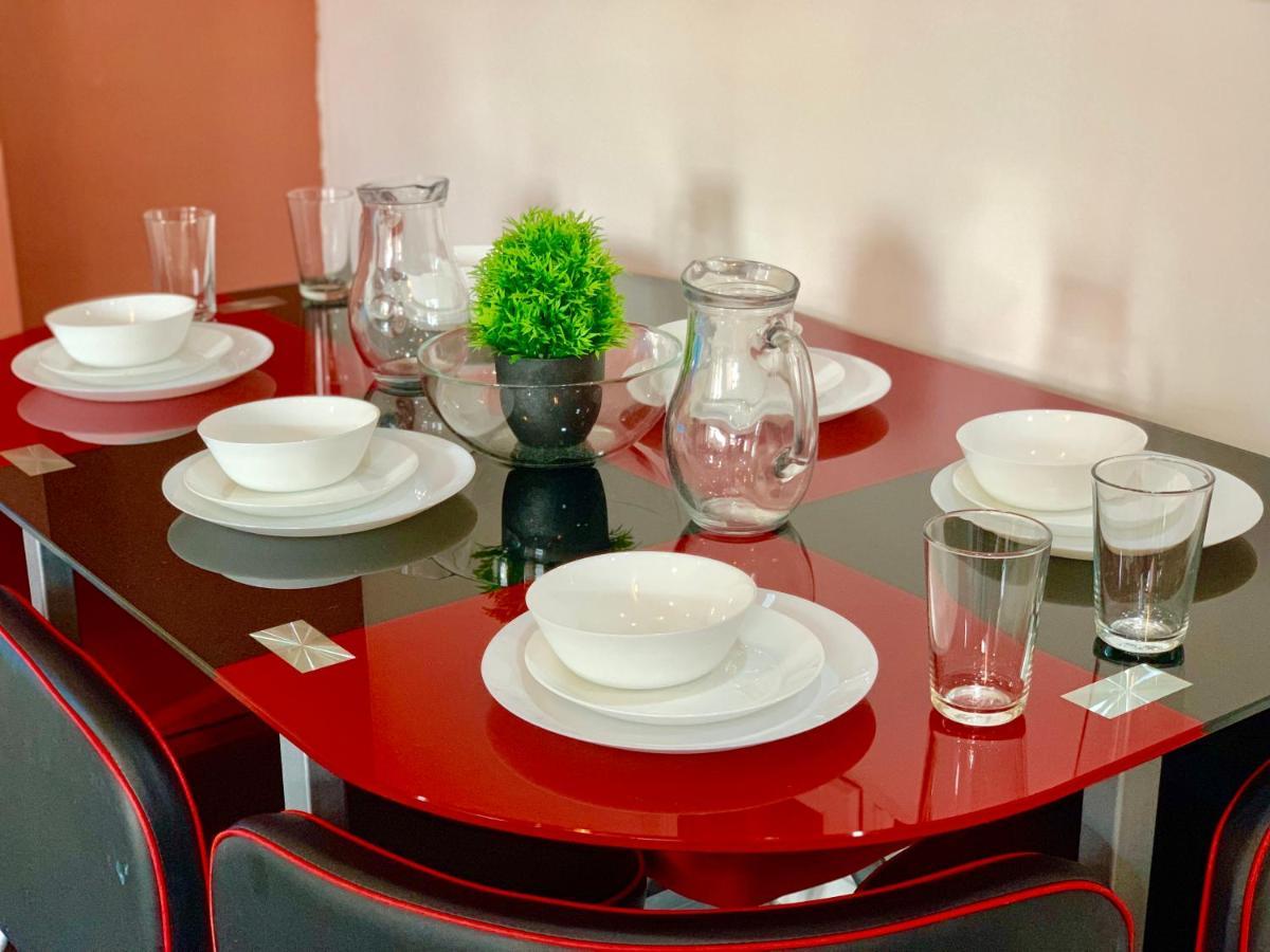 Appartement 4 Bedrooms, 3 Baths, Full Kitchen And Lounge, Garden, Free Parking