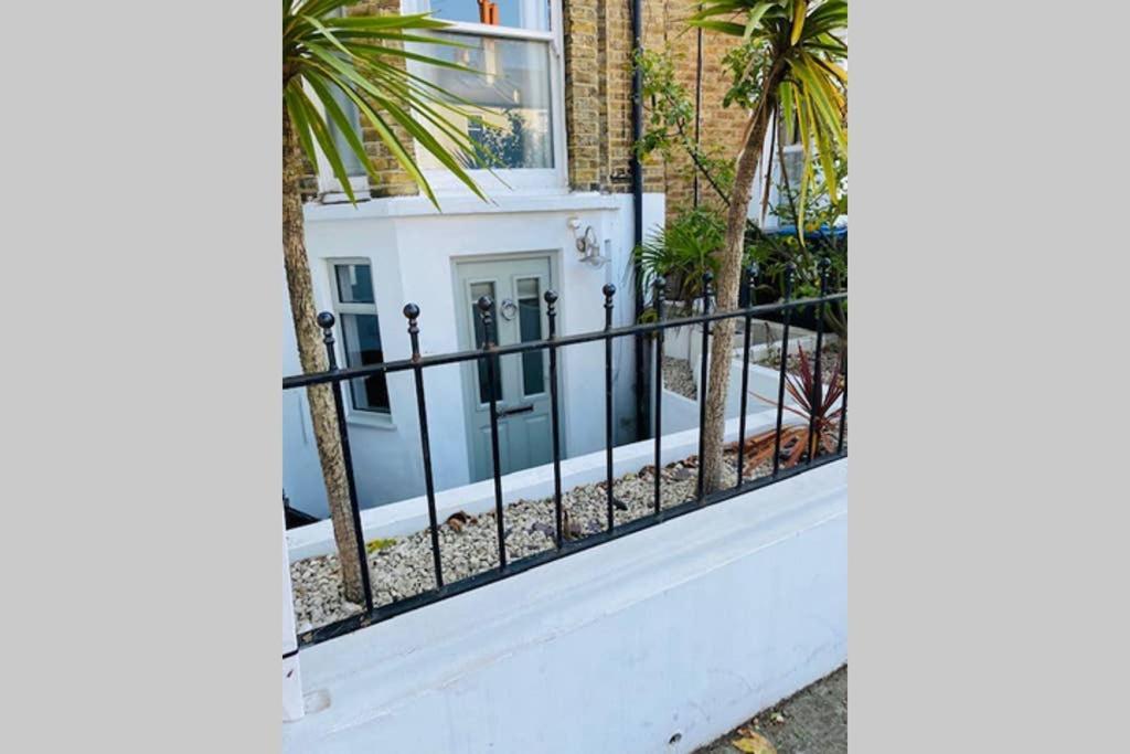 Stunning, Stylish Garden Flat In The Heart Of Wimbledon Lejlighed London