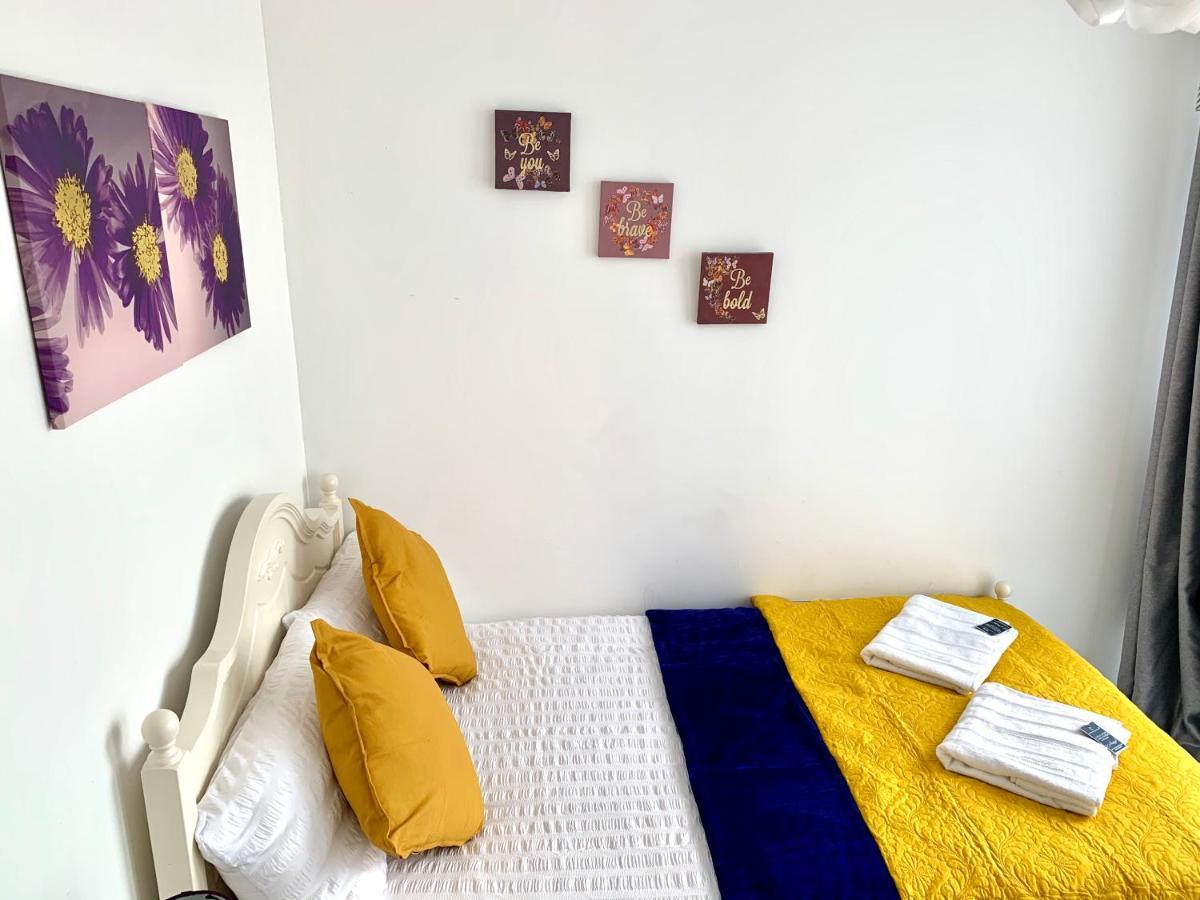 2-bedrooms Apartment, Lounge, Balcony Londen