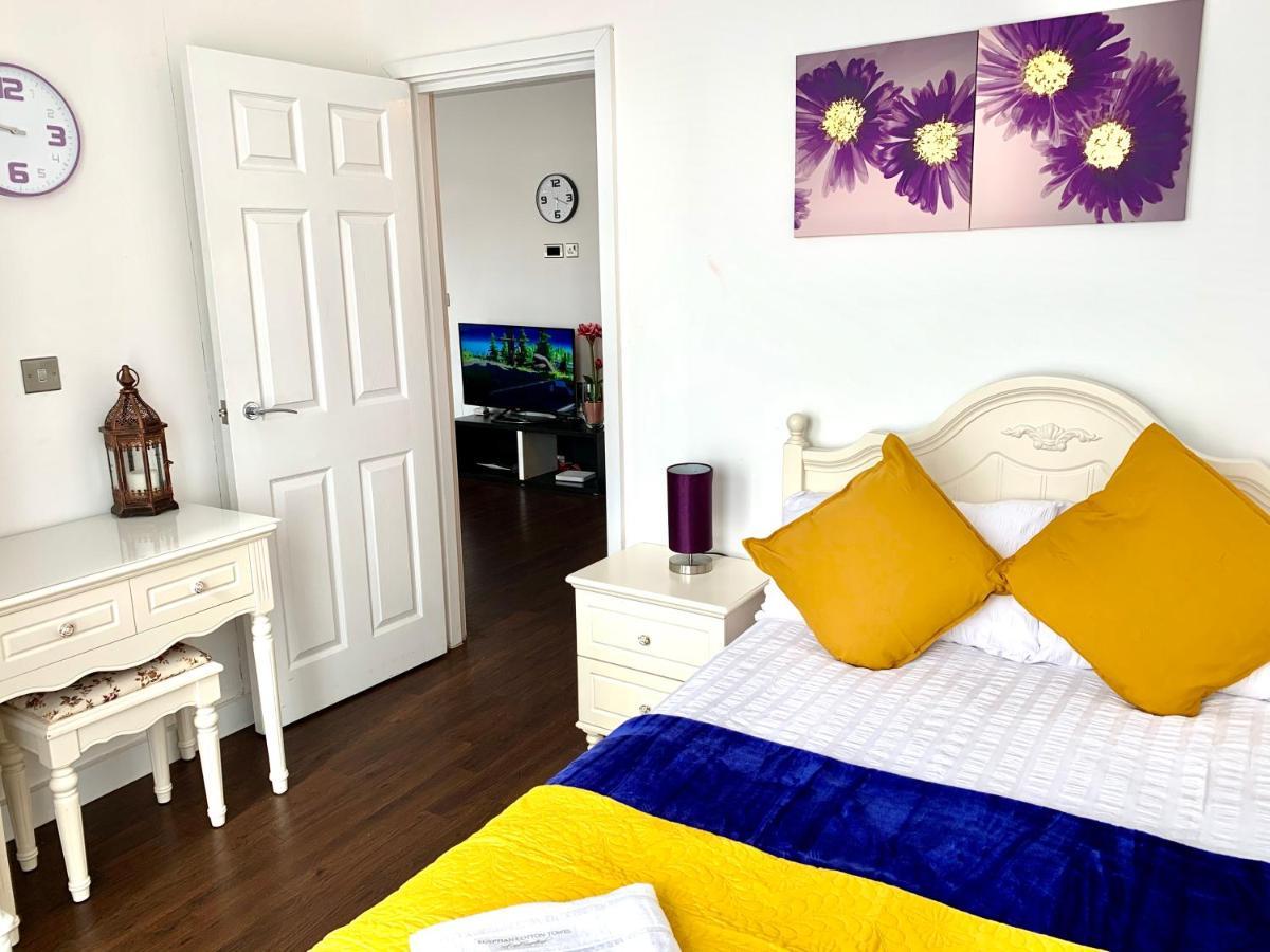 2-bedrooms Apartment, Lounge, Balcony Londen