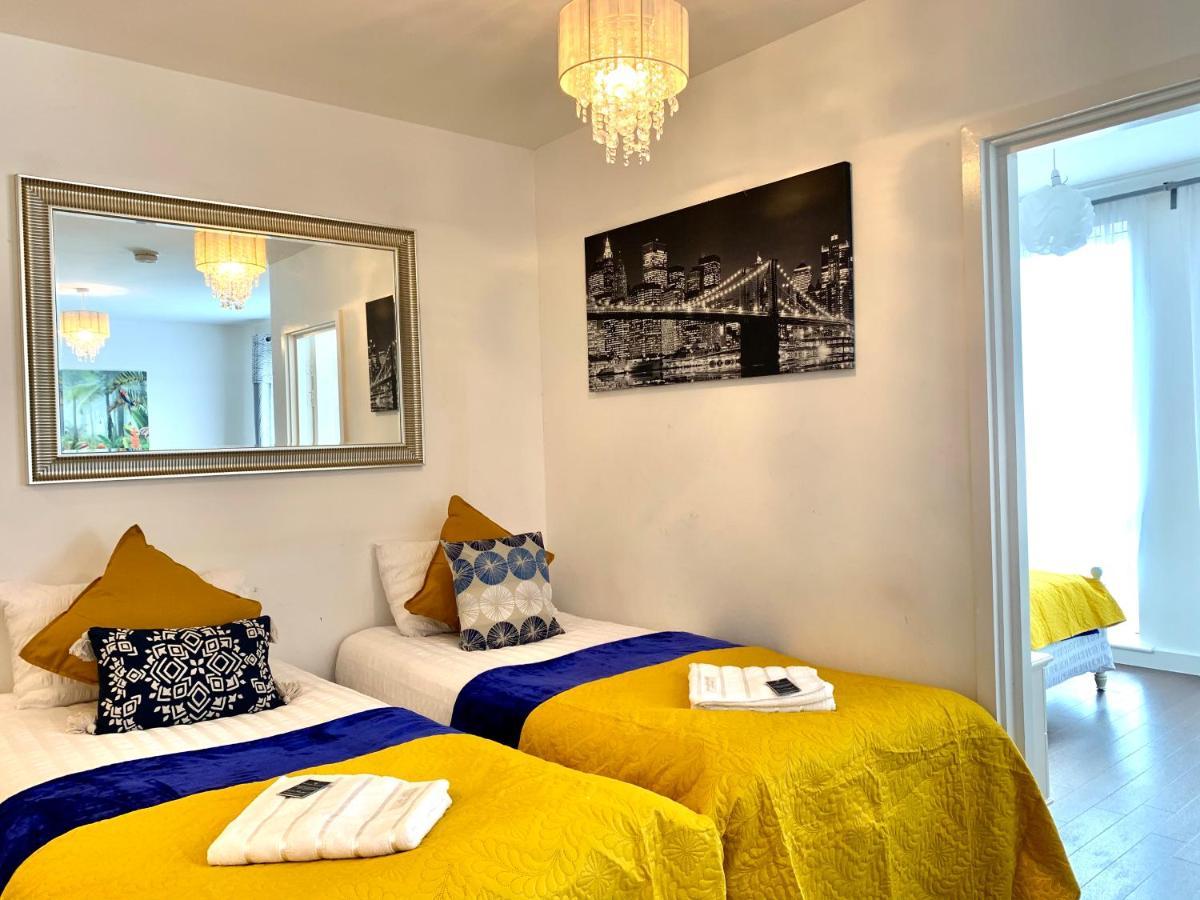 2-bedrooms Apartment, Lounge, Balcony Londen
