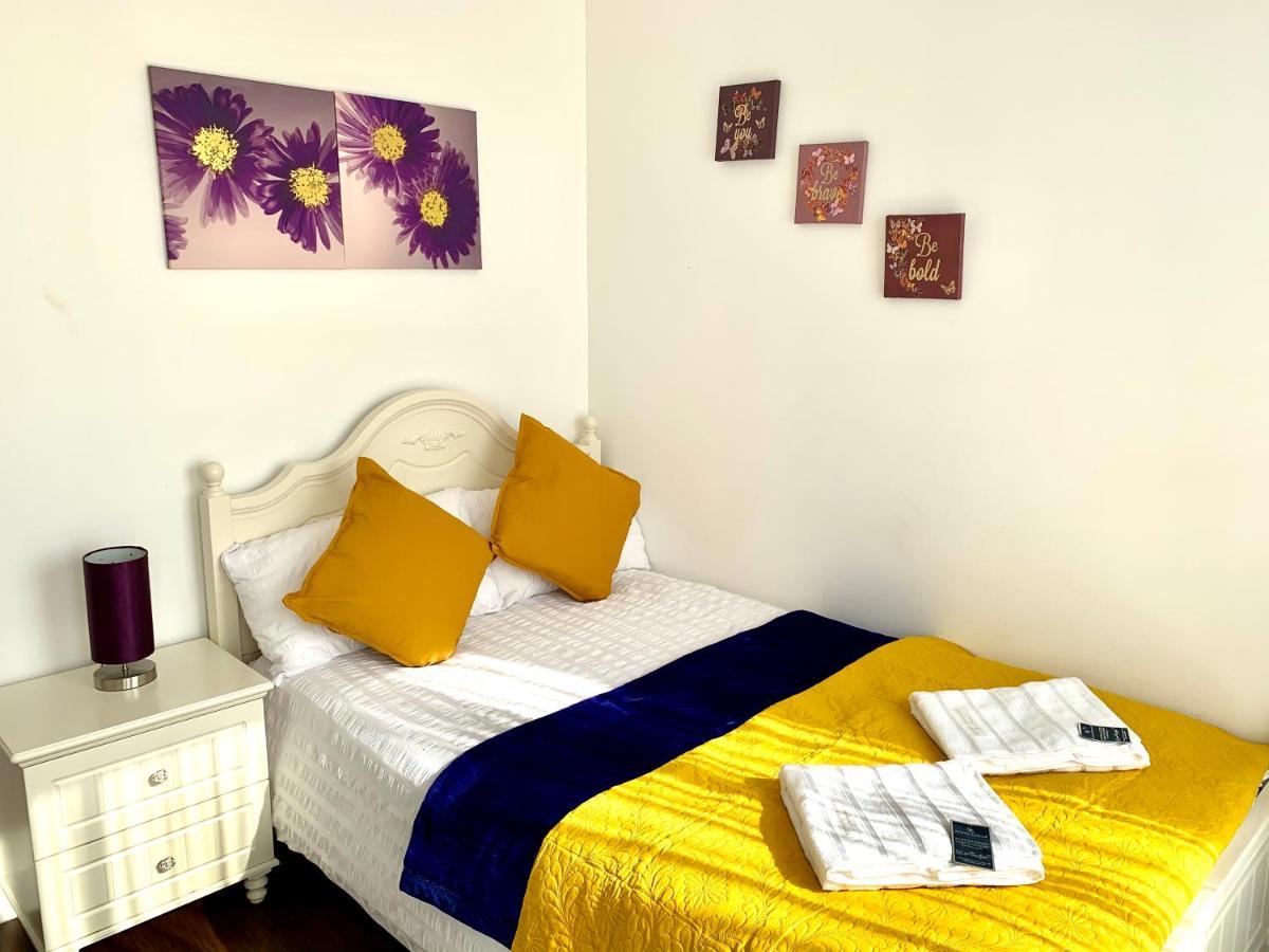 2-bedrooms Apartment, Lounge, Balcony Appartement Londen