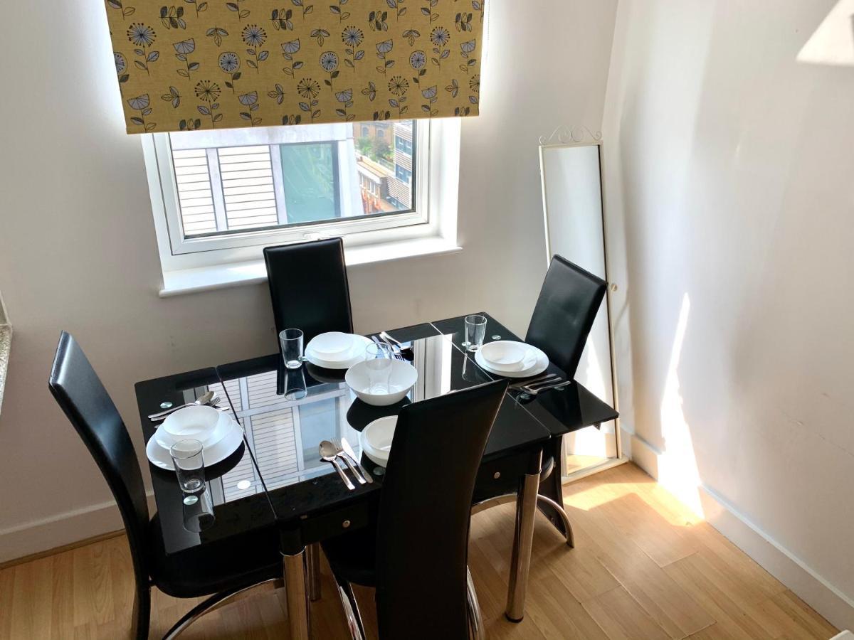 2 Bedrooms, Seperate Recption, Full Kitchen, Free Parking