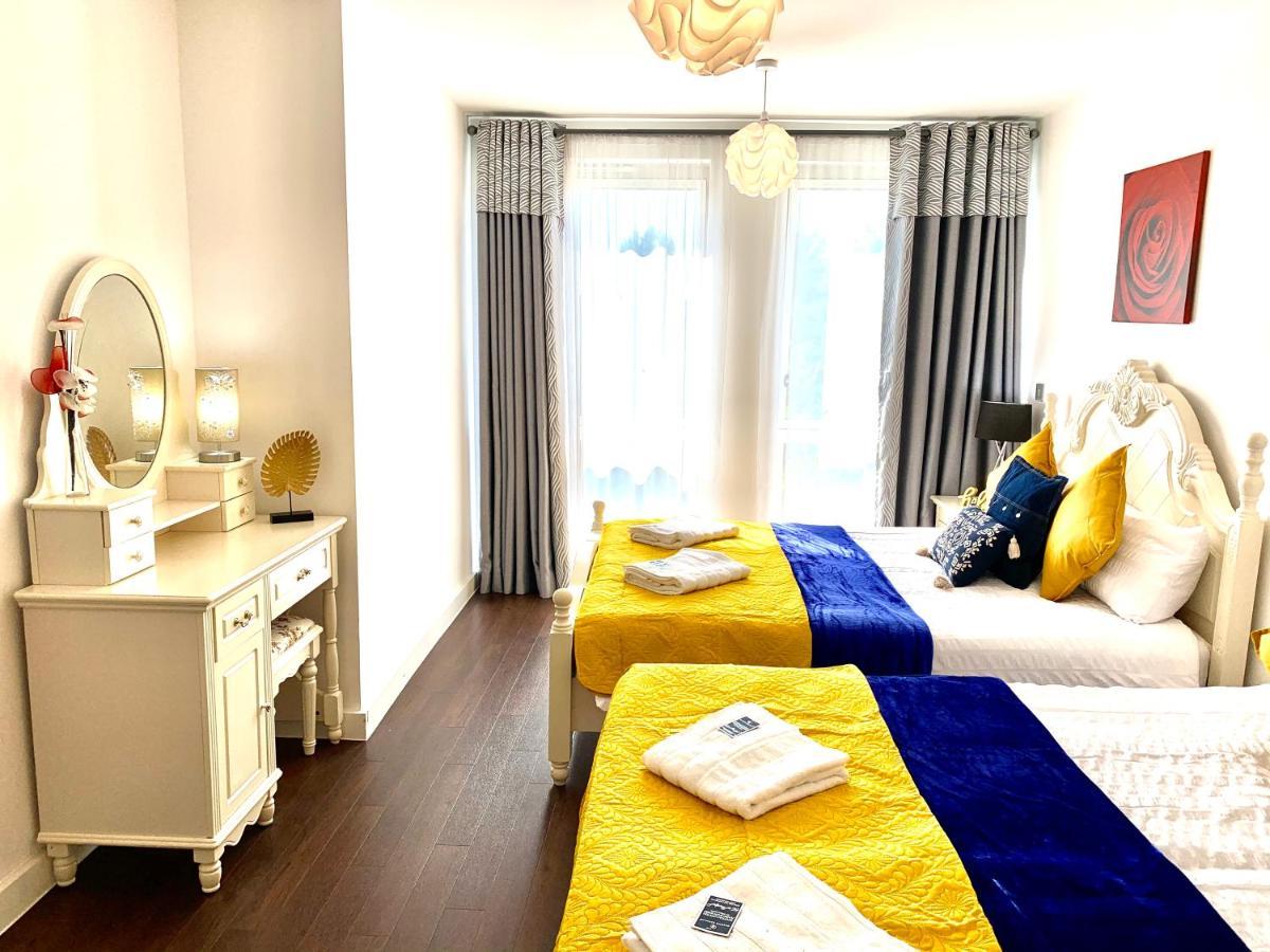 2-bedrooms Apartment, Lounge, Balcony Londen