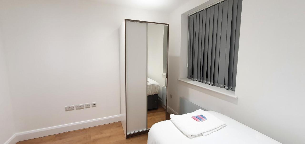 Garland Stylish 2 In Greater Londen