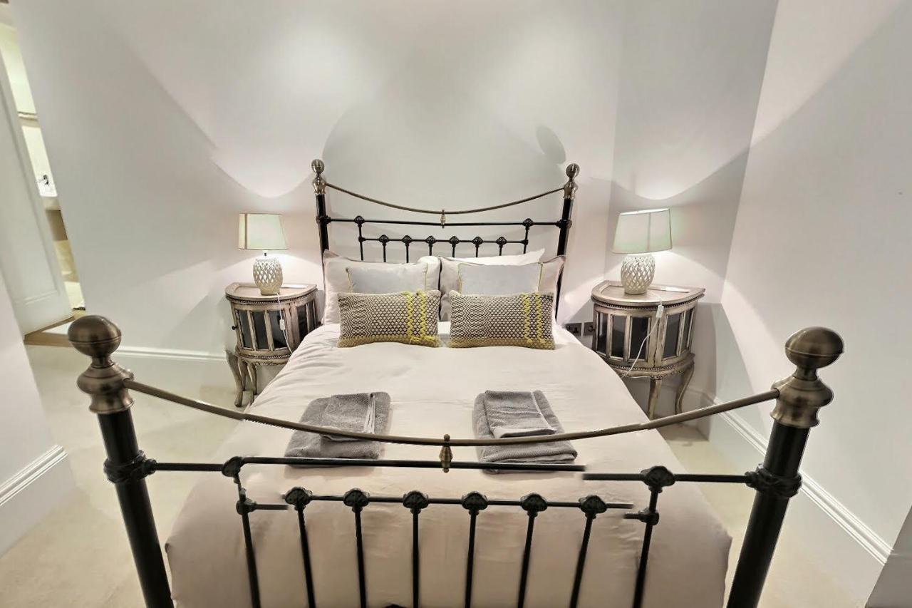 Apartment Arcore Premium Rental Shaftesbury Avenue London