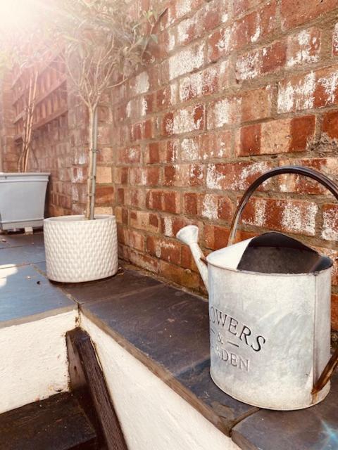 Stunning, Stylish Garden Flat In The Heart Of Wimbledon London