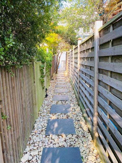 Apartment Stunning, Stylish Garden Flat In The Heart Of Wimbledon