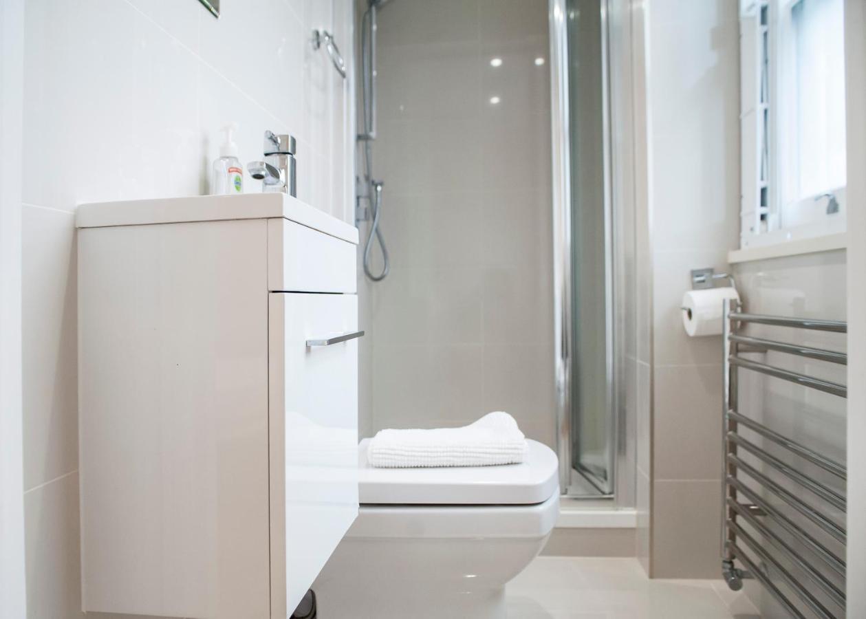 Unique 2bed/2bath - Top Floor - Private Balcony Londra