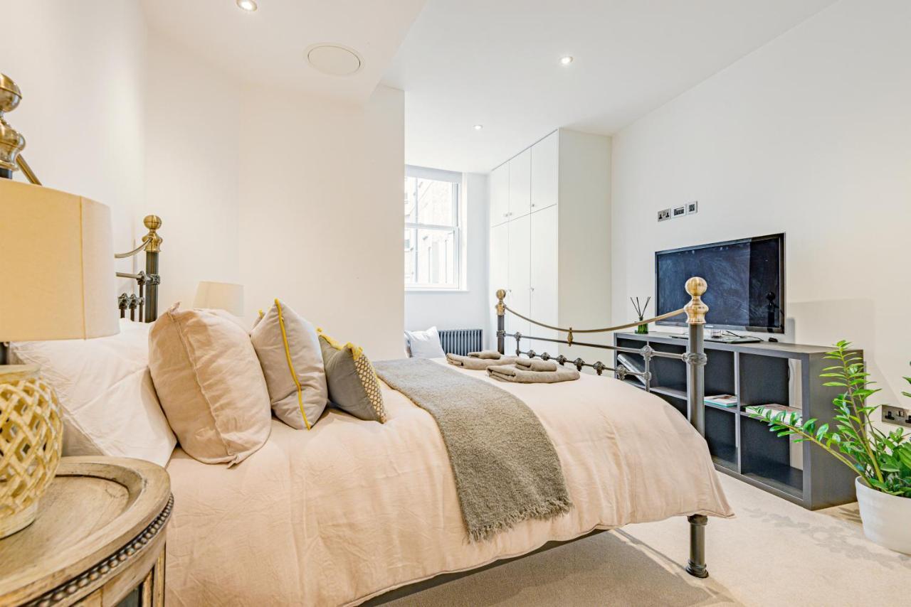 Apartment Arcore Premium Rental Shaftesbury Avenue London