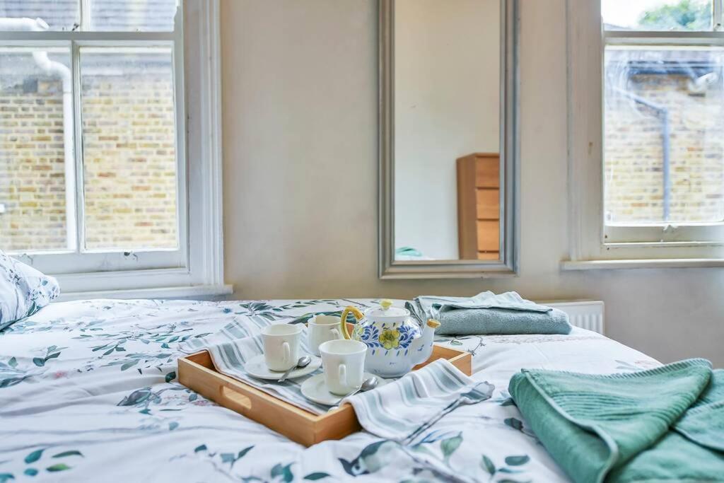 Appartement Groves 4 Bedroom, Shepherds Bush Londen