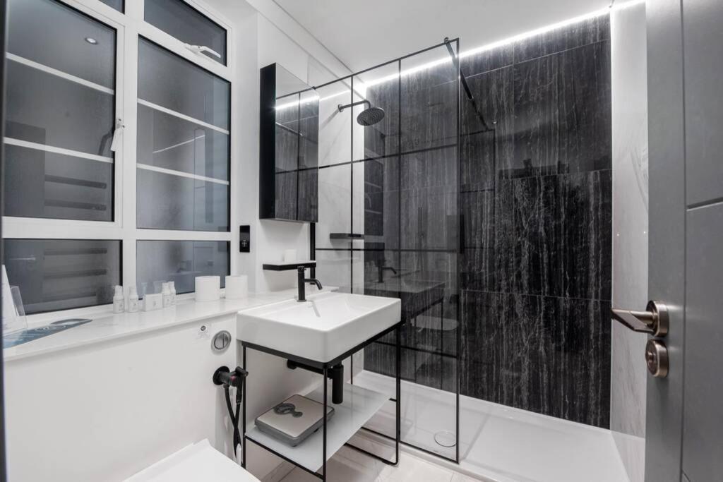 324 - Nell Gwynn House, Chelsea Apartment *