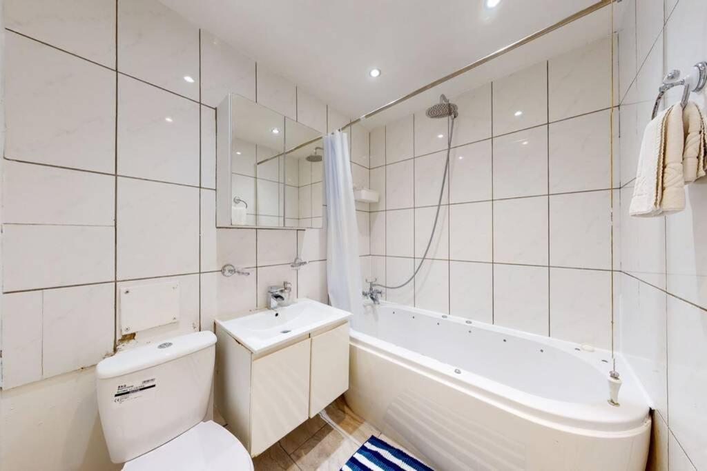Super 2 Bed House Wprivateparking&privategarden Lejlighed London