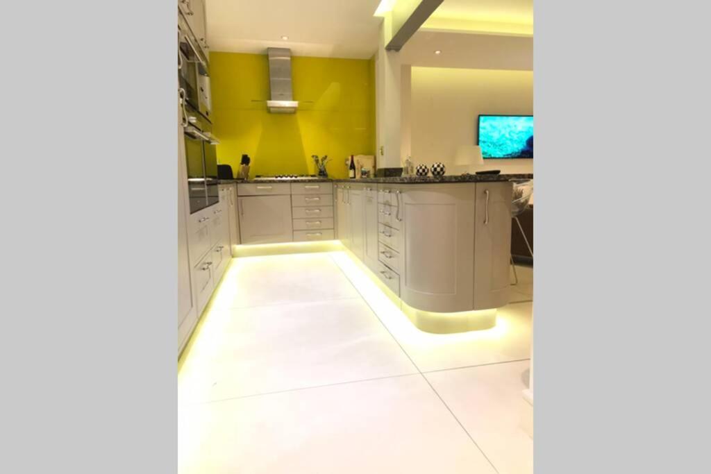 Stylish Large Cool 3 Bed 3 Bath Marylebone +ac * Londra