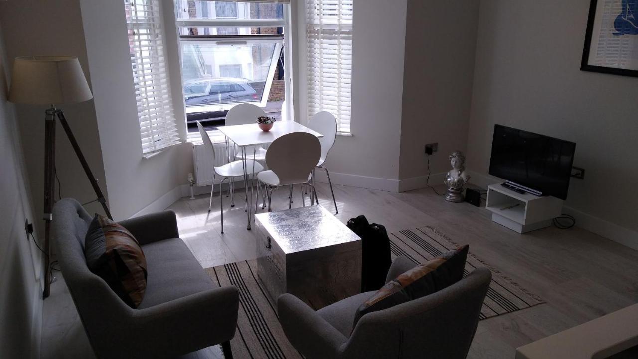 Modern 2 Bed Flat In Maida Hill Near Kensal Town In For Up To 4 People - 9mins To Tube Station Apartment London