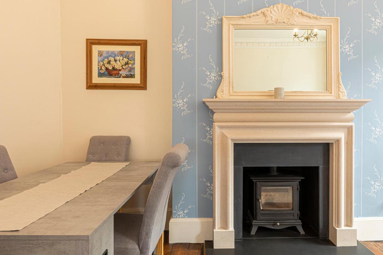 Altido Homely 2-bed Flat With Courtyard Apartment *