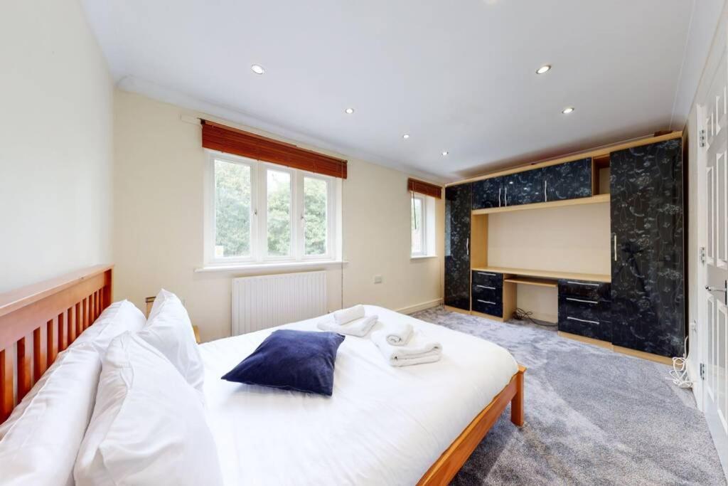 Super 2 Bed House Wprivateparking&privategarden Lejlighed *