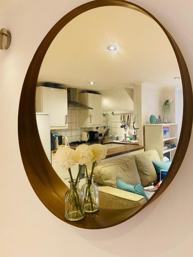 Stunning, Stylish Garden Flat In The Heart Of Wimbledon