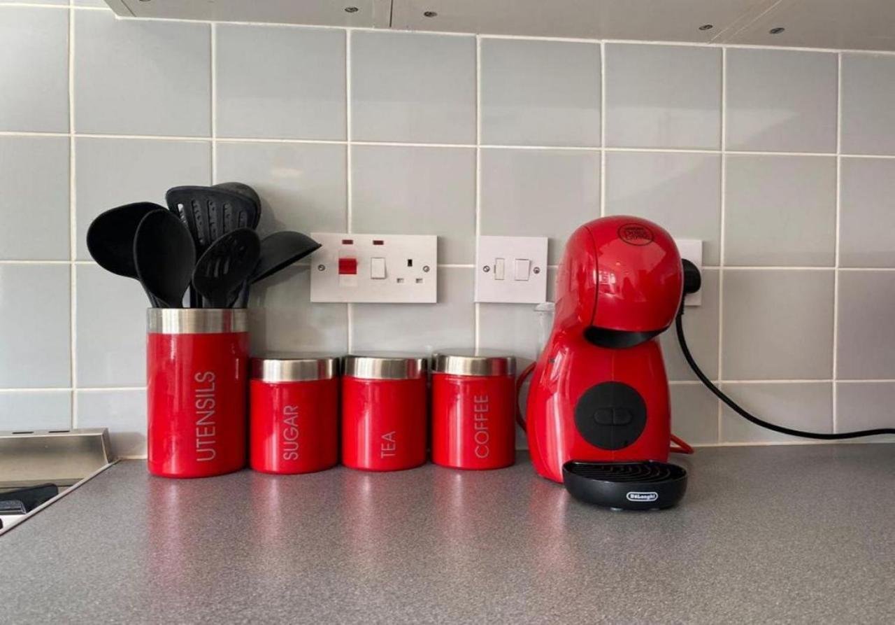 Stunning Four Bedroom House Close To Excel, O2 & With Free Parking * Londen