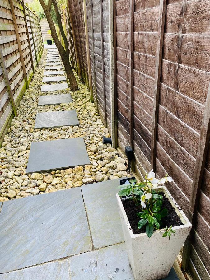 Stunning, Stylish Garden Flat In The Heart Of Wimbledon * London