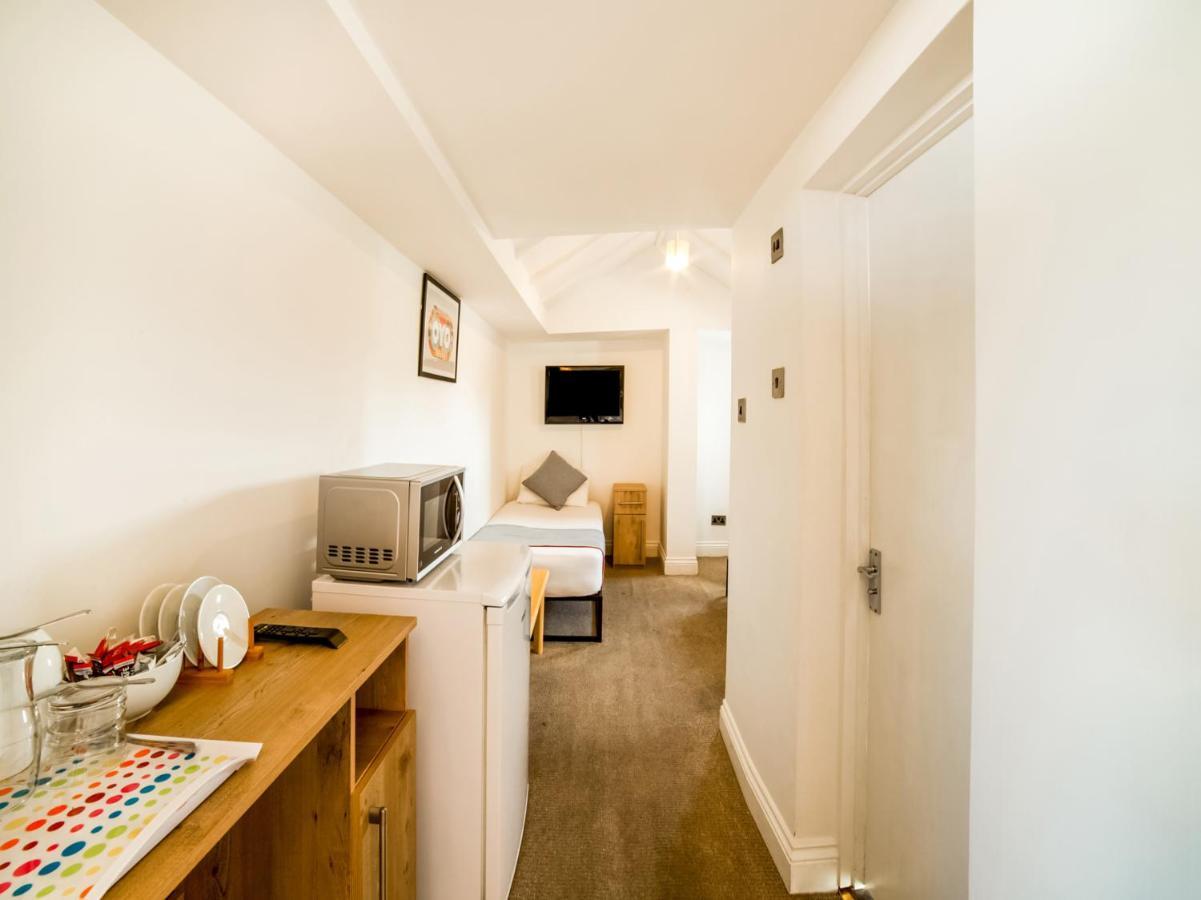 Hotel Oyo Tamtam Acton 3*