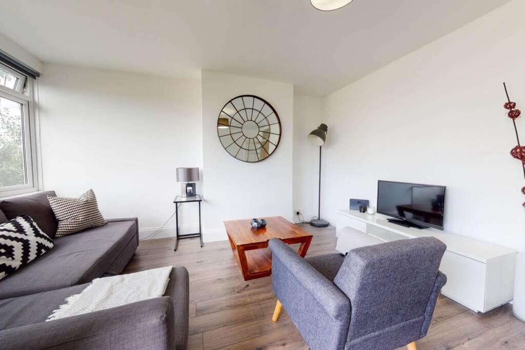 Leilighet Amazing 3 Bedroom Flat - 4mins To Tube Station *