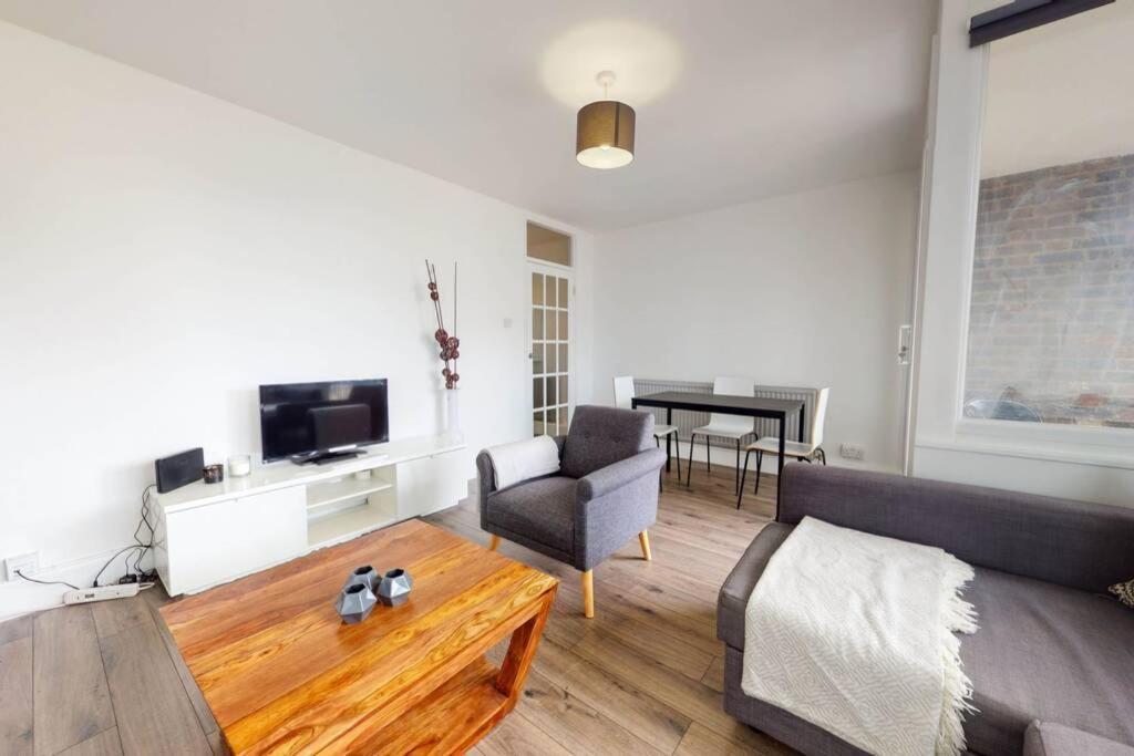 Leilighet Amazing 3 Bedroom Flat - 4mins To Tube Station