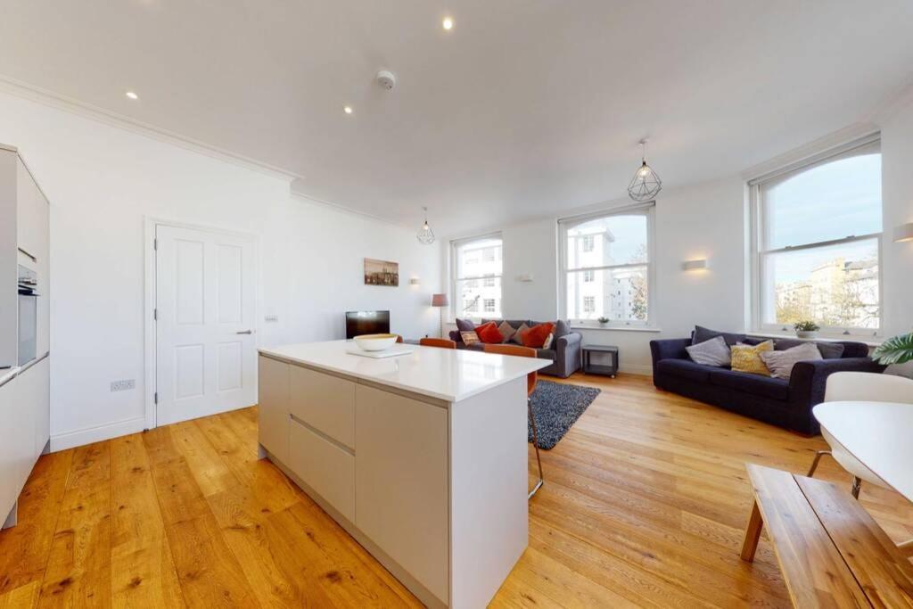 Superb 2 Bed Flat Camden 5 Min Walktube Station Lejlighed London
