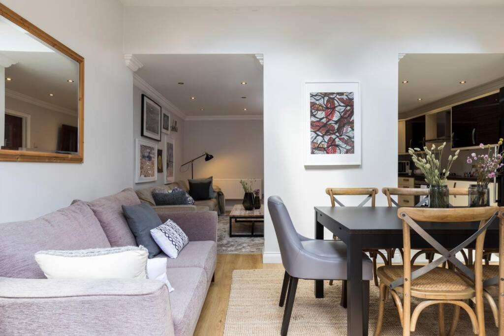 Amazing 4 Bed House Wparking 2min Walk To Station Apartment London