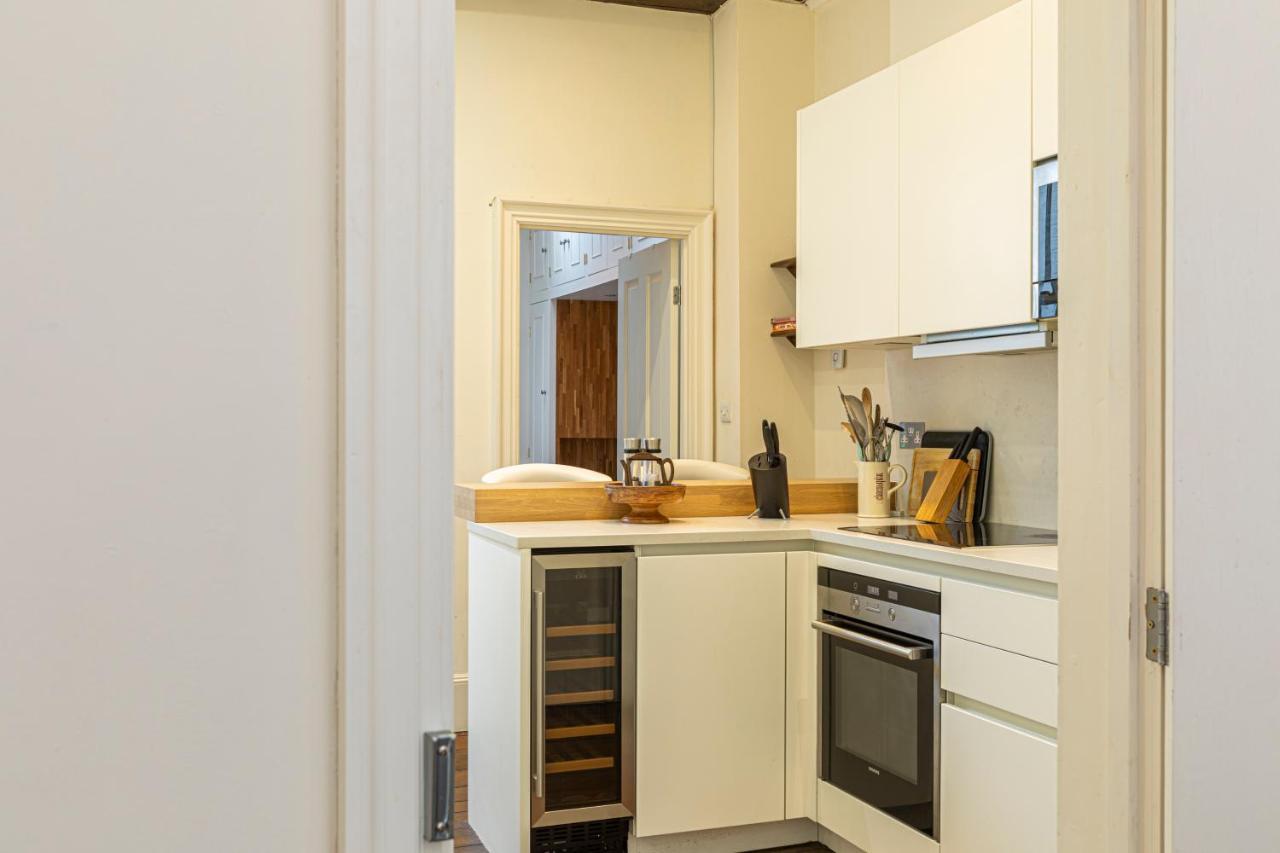Altido Homely 2-bed Flat With Courtyard Apartment London