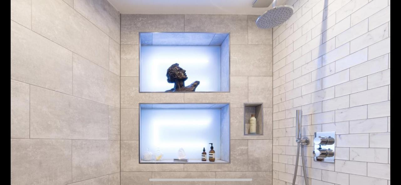 Shad Thames Pied-A-Terre Exquisite Historic Warehouse Air Conditioning Private Parking Garden & Balcony Next To Shard With Views *