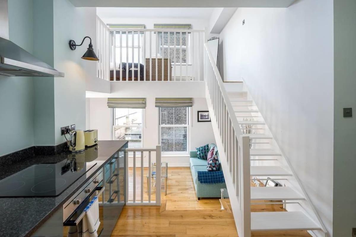 Spacious Duplex Near West Hampstead 4 Minutes To Tube Apartment