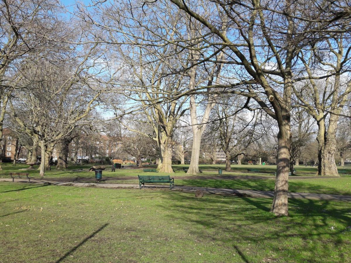 With Private Patio, And Park Across The Road (adults Only) Appartement *